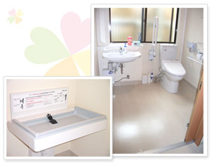 当院のお手洗いは、車椅子でも入れるバリアフリータイプです。